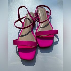 Never Worn - Journee Collection Karren Slingback Strappy Sandal sz 11